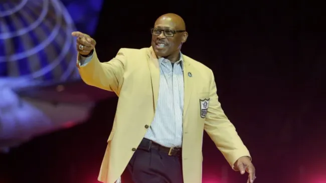 Floyd Little cuando fue inducido al Salón de la Fama de la NFL