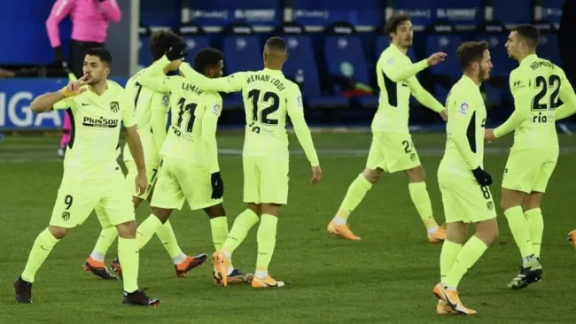 Atlético derrotó al Alavés