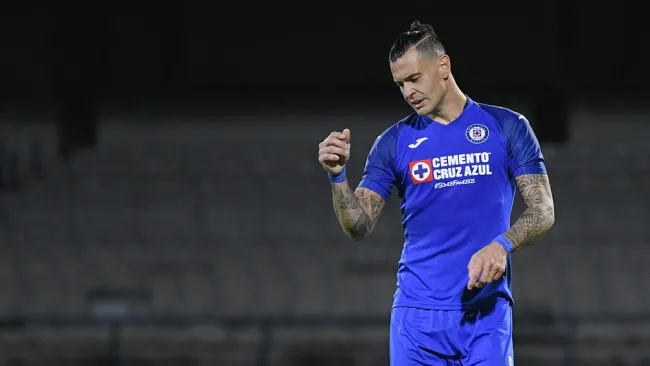 Milton Caraglio en partido con Cruz Azul