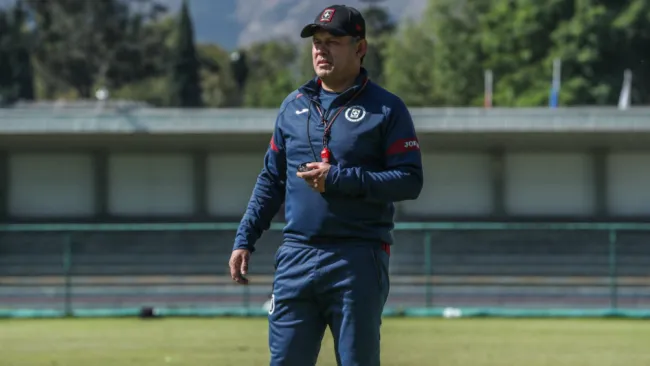 Juan Reynoso en entrenamiento