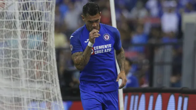 Caraglio en partido con Cruz Azul