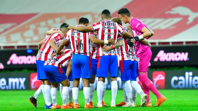 Jugadores de Chivas previo a un partido