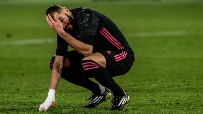 Karim Benzema en un partido con el Real Madrid