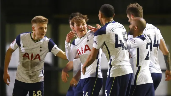 Jugadores del Tottenham celebran un gol