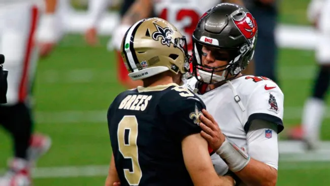 Brees y Brady platican tras un juego entre Saints y Buccaneers