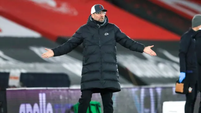 Jürgen Klopp dirigiendo un partido del Liverpool