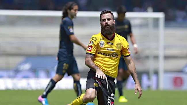 Marc Crosas en un partido con Leones Negros