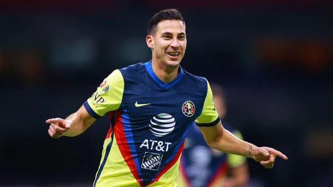 Mauro Lainez festeja su gol contra San Luis