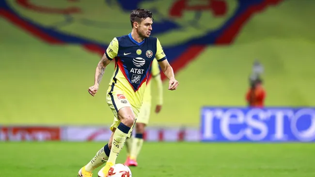 Nicolás Benedetti en un partido con América