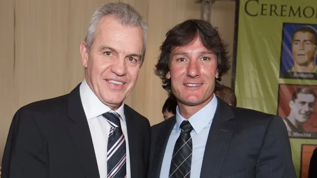 Javier Aguirre y Gabriel Caballero durante una reunión 