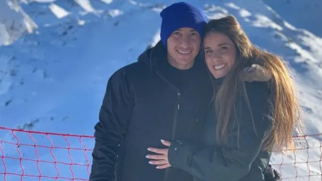 Andrés Guardado junto a su esposa Sandra de la Vega