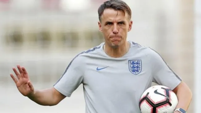 Phil Neville: Dejó de ser el DT de la selección femenil de Inglaterra