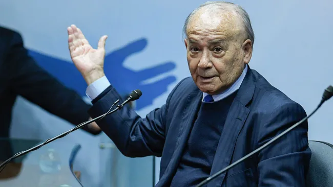 Billy Álvarez, en conferencia de prensa