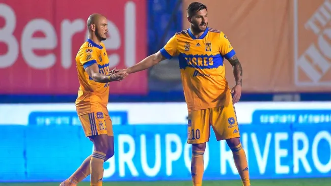 González y Gignac en partido