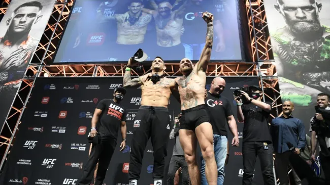 McGregor junto a Poirier tras superar la báscula
