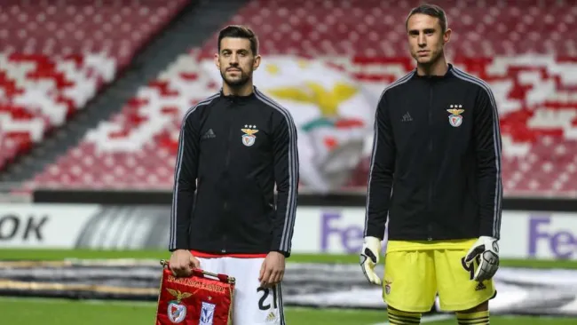 Portero de Benfica previo a un partido
