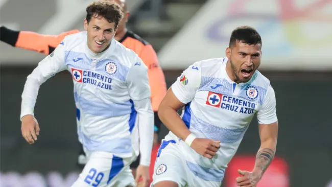 Santi Giménez y Juan Escobar celebran una anotación