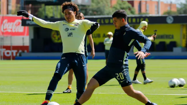  Guillermo Ochoa y Richard Sánchez en un entrenamiento 