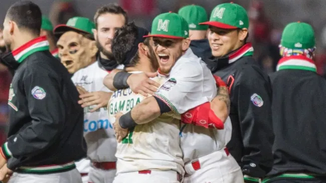 Jugadores mexicanos tras conseguir el pase a semifinales en la Serie del Caribe