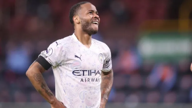 Raheem Sterling en un partido con el Manchester City