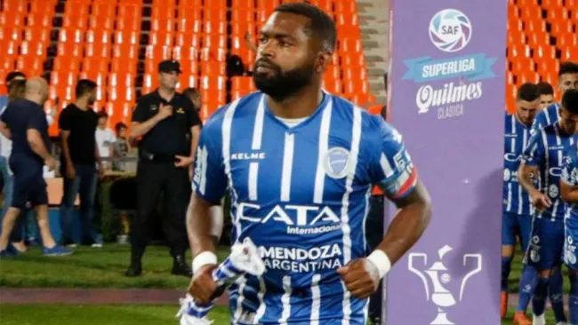 Santiago García salta a la cancha con Godoy Cruz 