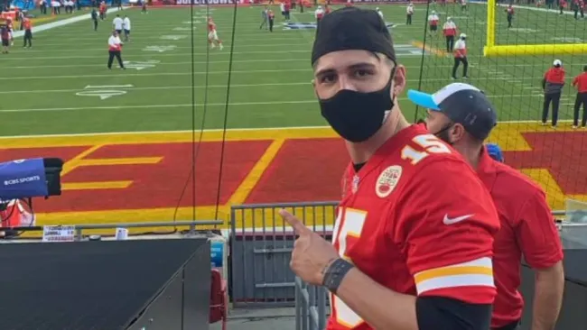 Alan Pulido en el Super Bowl LV