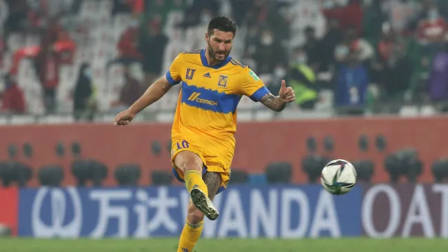 André-Pierre Gignac durante un partido con Tigres