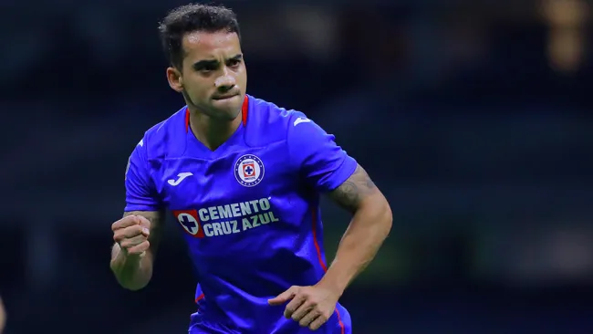 Aldrete celebra un gol con Cruz Azul