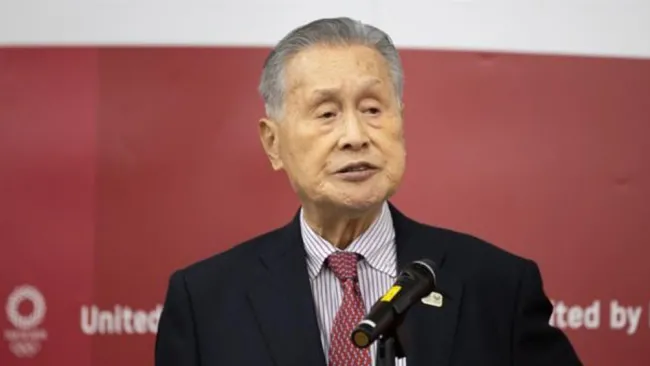 Yoshiro Mori durante una conferencia de prensa 