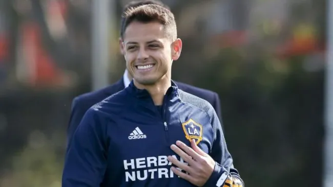 Javier Hernández en un entrenamiento con el Galaxy 