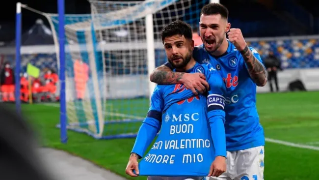 Lorenzo Insigne tras anotar su gol número 100 con el Napoli