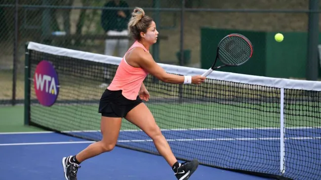Renata Zarazúa en partido de Tenis
