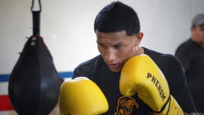 Miguel Berchelt en un entrenamiento 