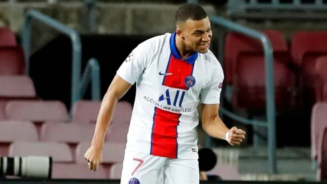 Kylian Mbappé en el partido entre el Barcelona y el PSG