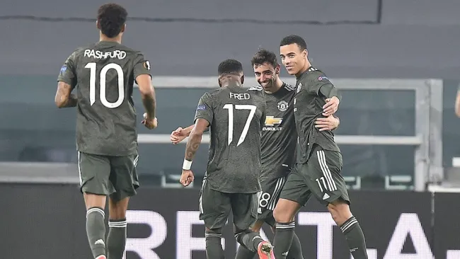 Jugadores del United celebran gol vs la Real Sociedad