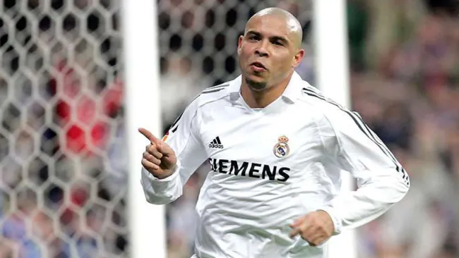 Ronaldo festeja un gol con Real Madrid