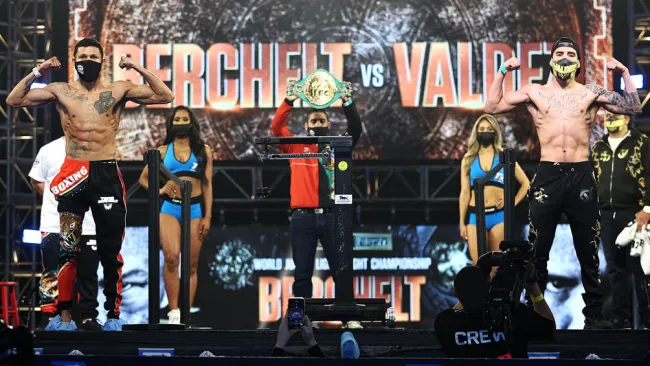 Ceremonia de pesaje del 'Alacrán Berchelt' vs Óscar Valdez