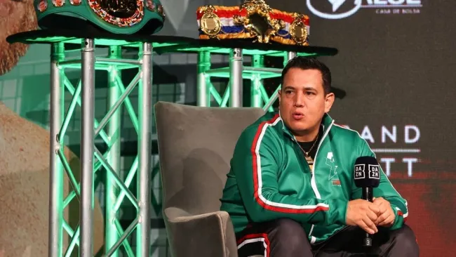 Eddy Reynoso previo a un combate 