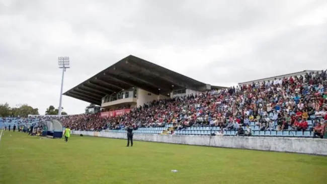 Afición en las gradas del estadio Estadio de São Miguel de Portugal