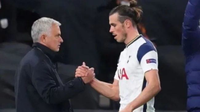 Mourinho y Bale se saludan