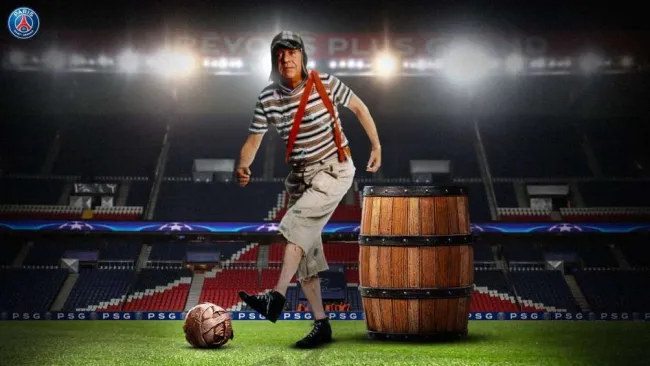 Chavo del 8 en cancha de PSG