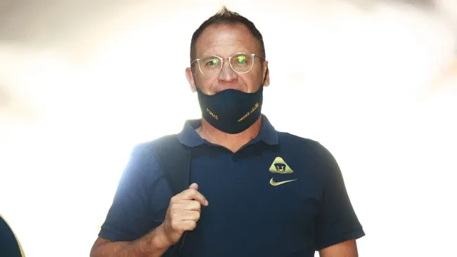 Andrés Lillini previo a un partido con Pumas