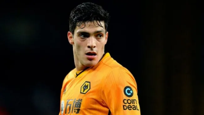 Raúl Jiménez en un partido con el Wolverhampton
