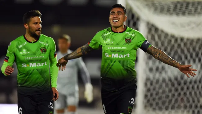 Jugadores de Juárez celebrando un gol