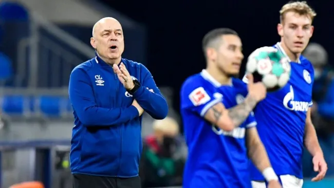 Schalke 04 despidió a su entrenador 