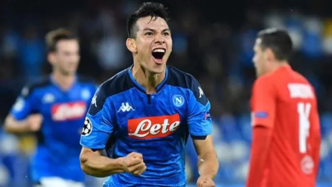 Lozano en un partido con el Napoli 