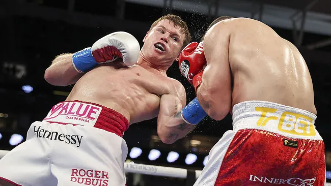 Canelo Álvarez en la pelea contra Avni Yildirim