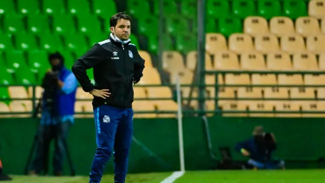 Nicolás Larcamón en victoria ante León