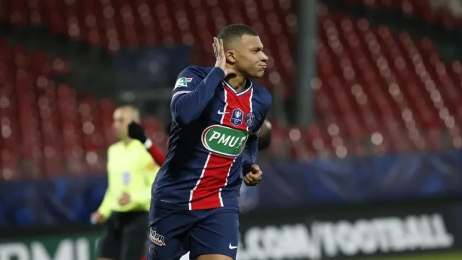 Mbappé marcó dos goles para el triunfo parisino