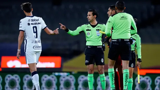 Pumas: César Arturo Ramos, con decisiones polémicas ante los auriazules